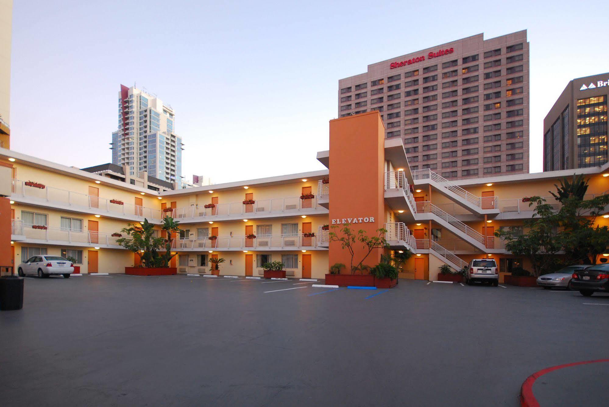 Baymont By Wyndham San Diego Downtown Motel Exterior photo