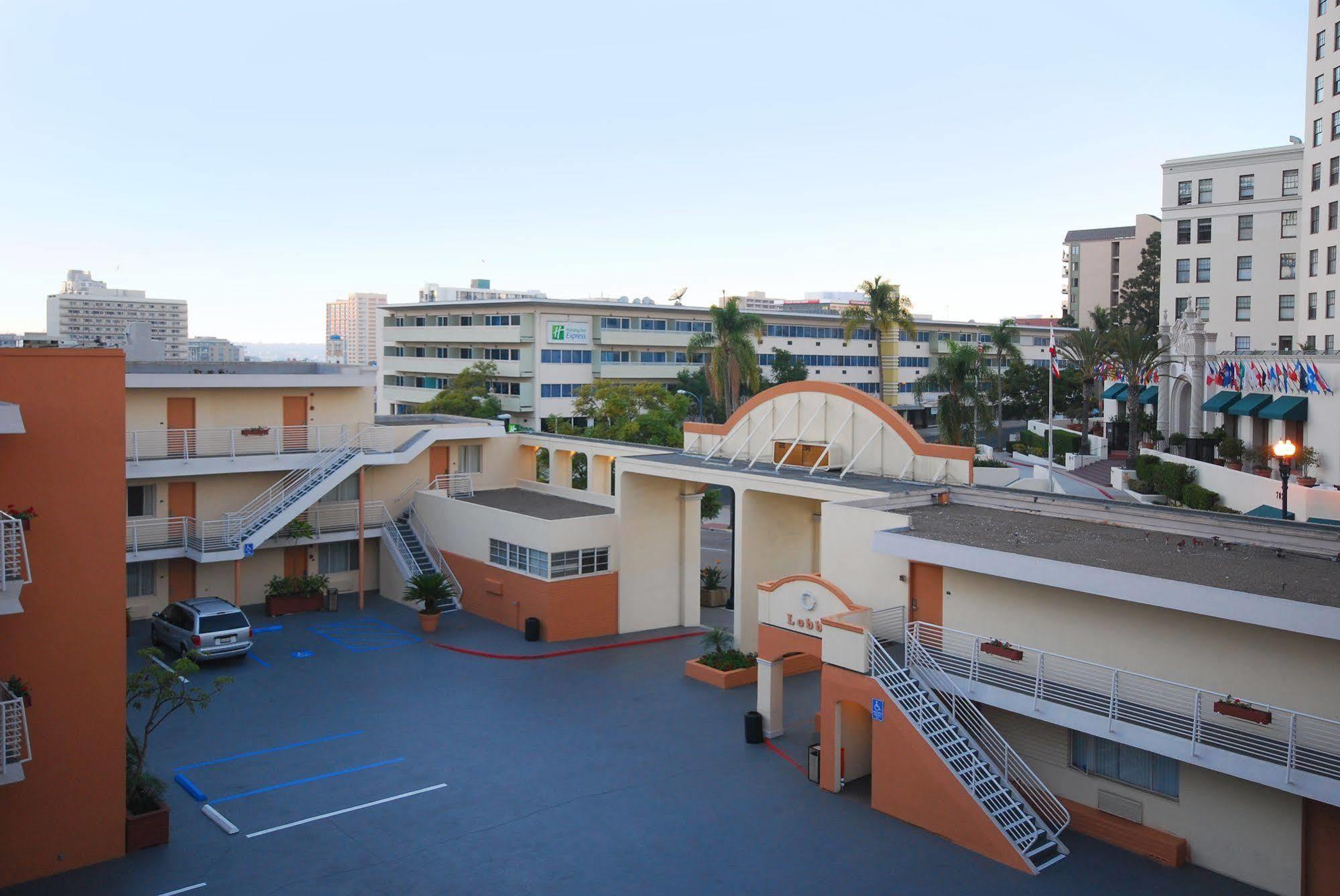 Baymont By Wyndham San Diego Downtown Motel Exterior photo